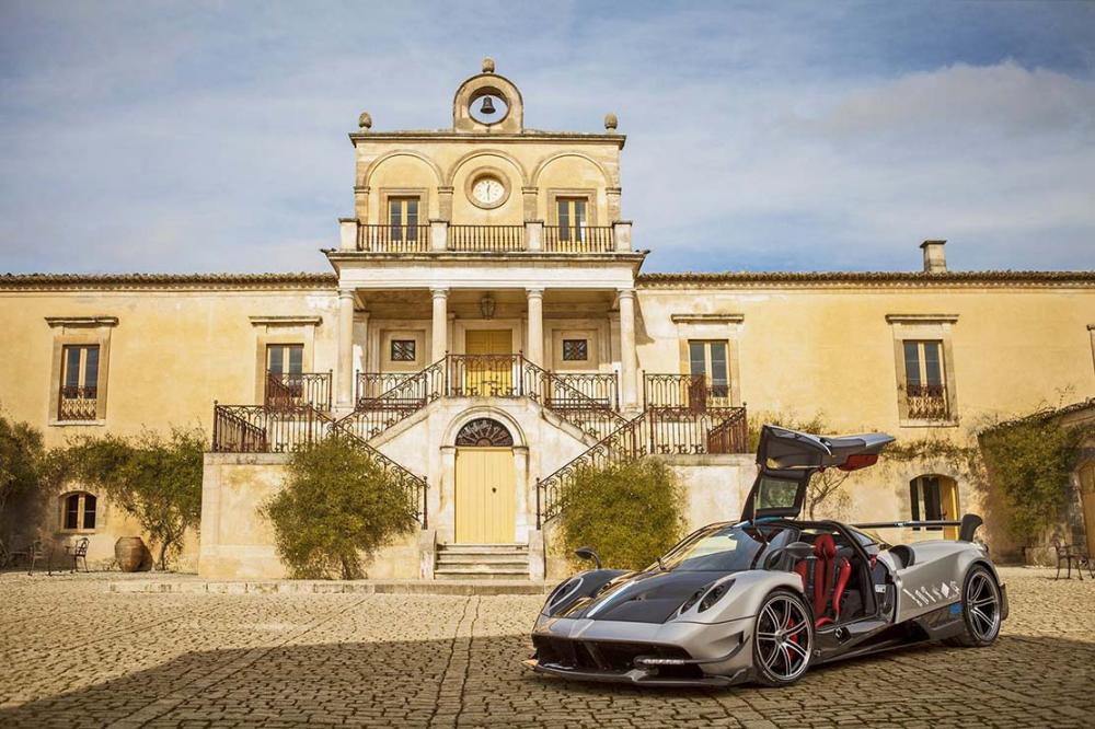 Image principale de l'actu: Pagani huayra la version roadster a peeble beach 