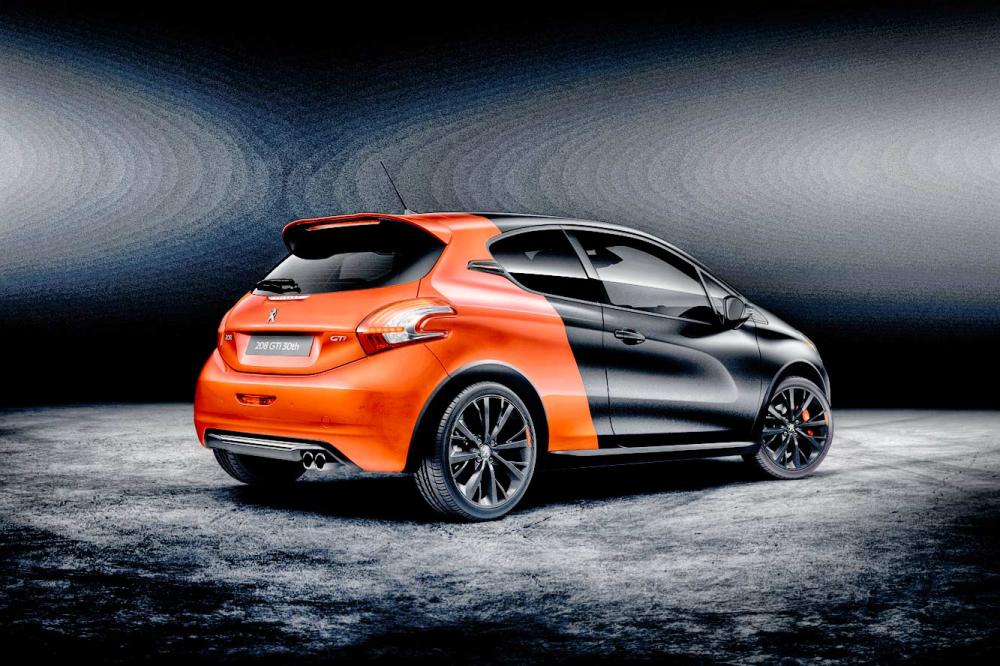 Image principale de l'actu: Pub 208 GTi 30th : l'artillerie lourde arrive