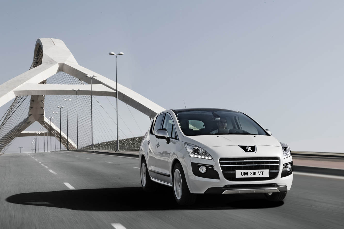 Image principale de l'actu: Peugeot 3008 hybrid4 diesel et electrique 