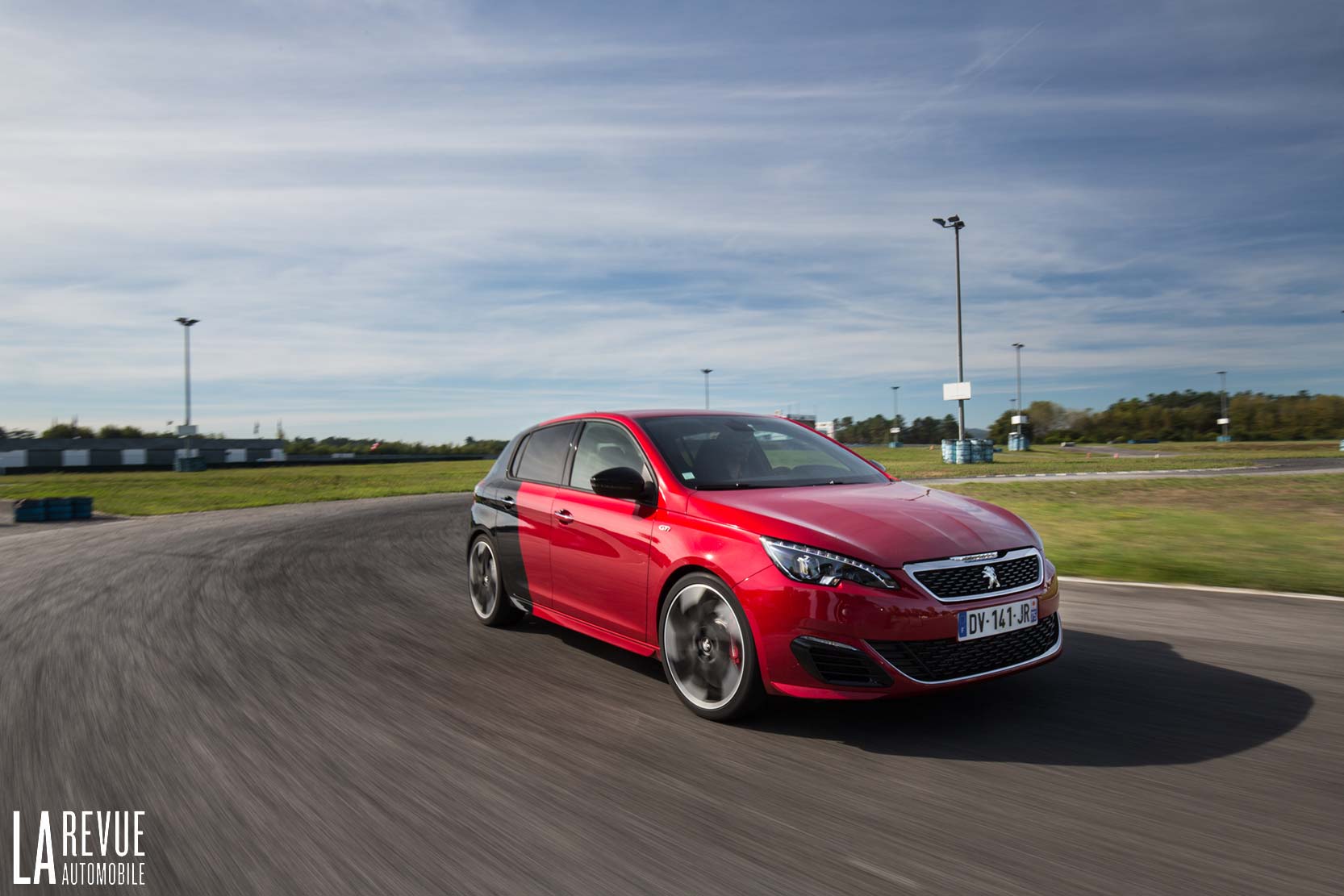 Image principale de l'actu: Essayez la Peugeot 308 GTi sur circuit