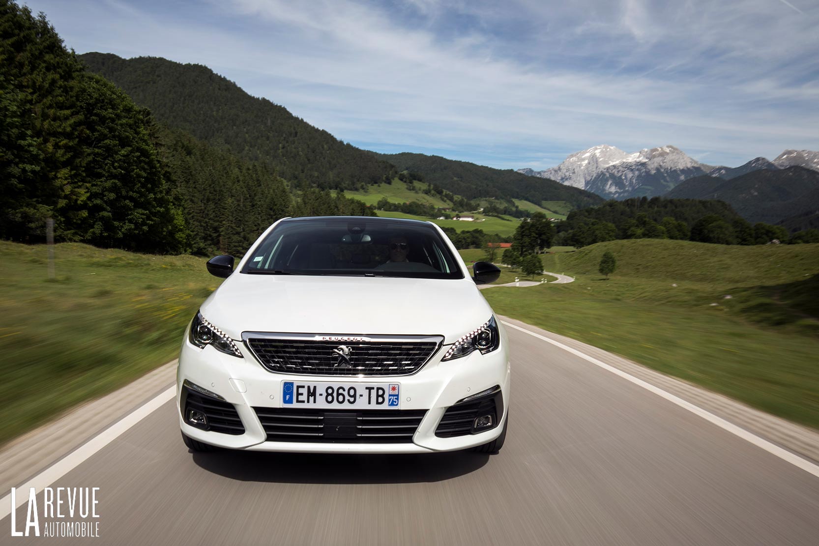 Image principale de l'actu: Essai nouvelle Peugeot 308 BlueHDi 130 : comme un pied de nez à la golf