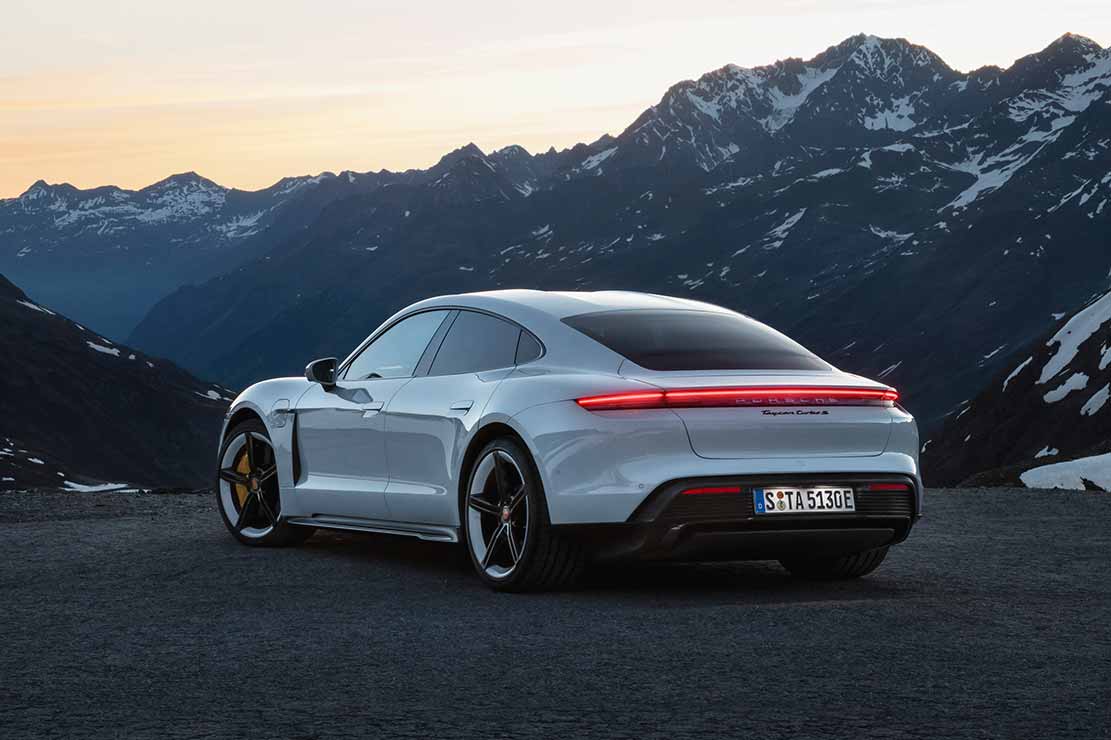 Porsche Exterieur_porschetaycanturboss761chevauxelectrique_9