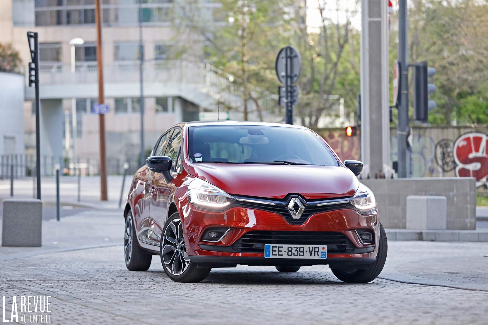 Image principale de l'actu: Essai Renault Clio TCe 120 : le mariage réussi avec la boite manuelle