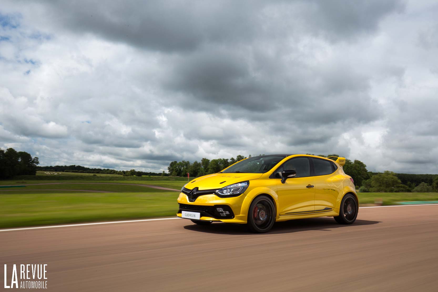 Image principale de l'actu: Essai Renault Clio RS 16 : l'héritière à les nerfs