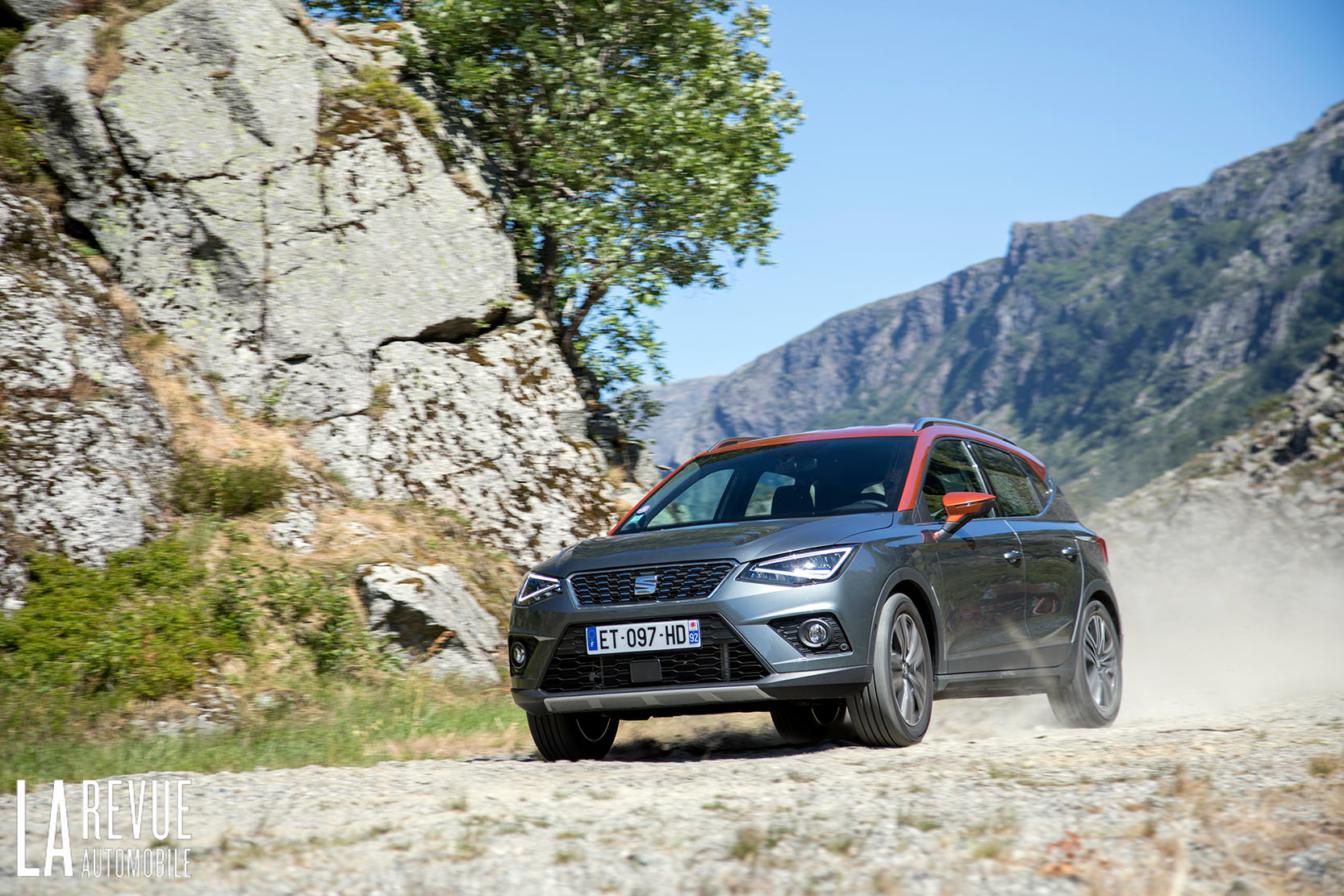 SEAT Arona en plein test sur des chemins difficiles