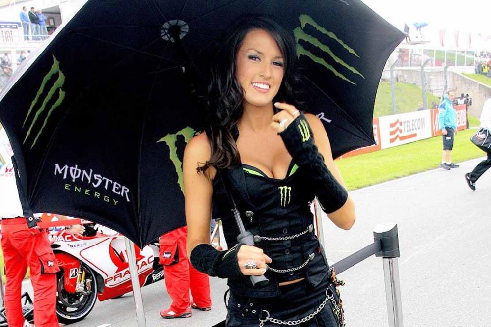 Sexy Babe-Monster-Energy.