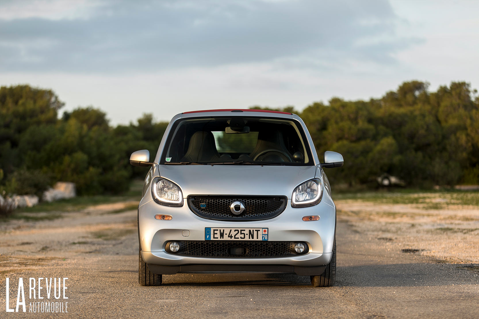 Image principale de l'actu: Essai SMART EQ fortwo cabriolet : silence ça roule