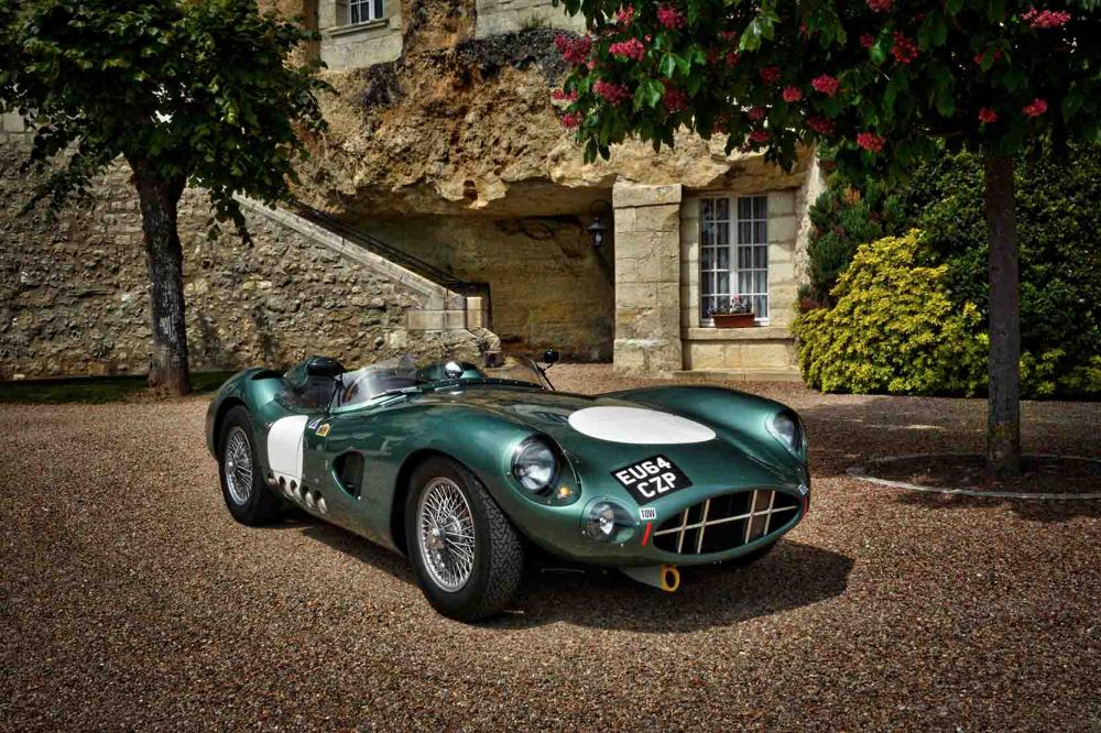 Image principale de l'actu: Retrouver la legende avec passion a bord de l evanta r1 