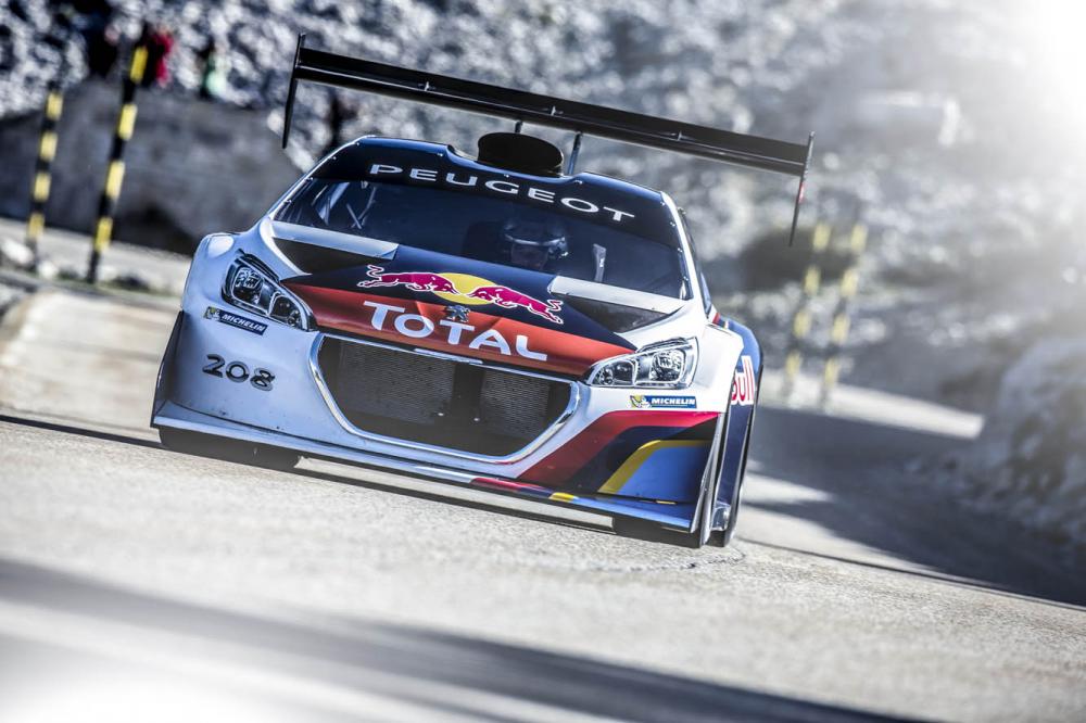 Image principale de l'actu: Peugeot sport le pari dakar en 2015 