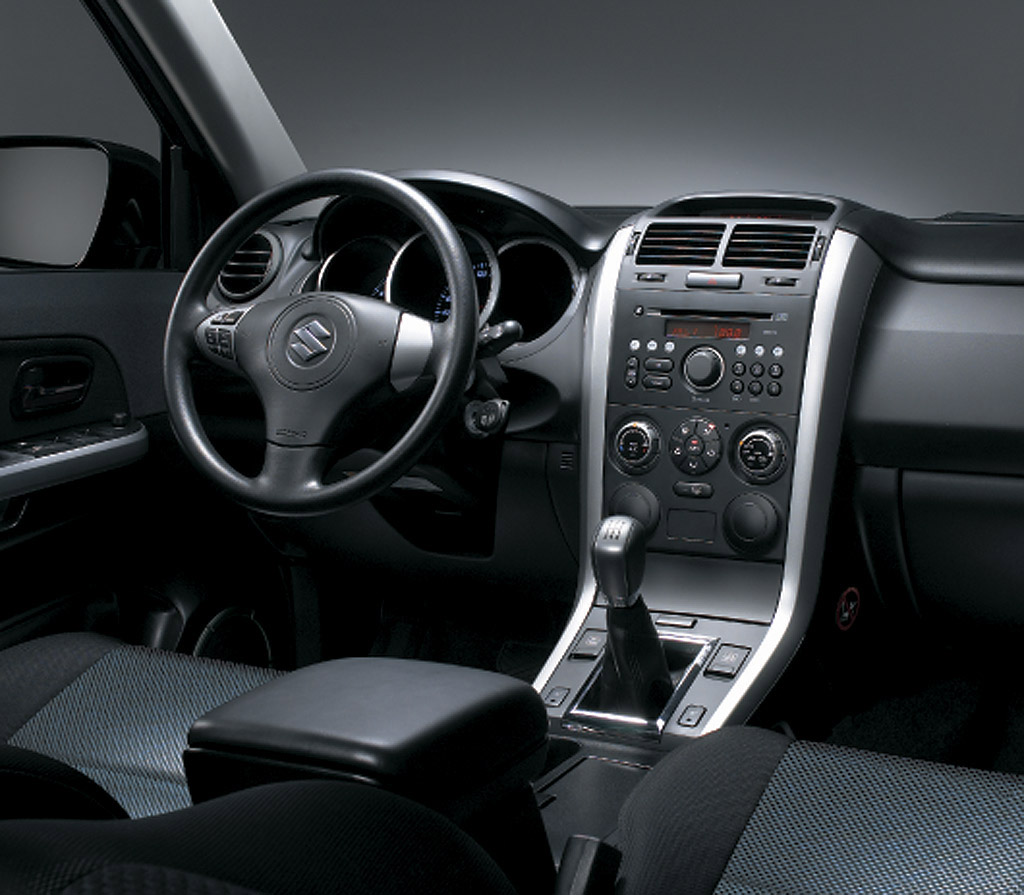 Гранд витара механика. Suzuki Grand Vitara 2011 салон. Suzuki Grand Vitara 3 салон. Suzuki Grand Vitara 3d салон. Сузуки Гранд Витара 2011 салон.