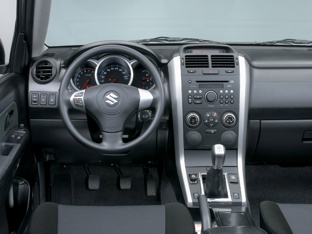 Гранд витара механика. Suzuki Grand Vitara 2013 салон. Suzuki Grand Vitara 2006 салон. Сузуки Гранд Витара 2006 салон. Grand Vitara 2013 салон.