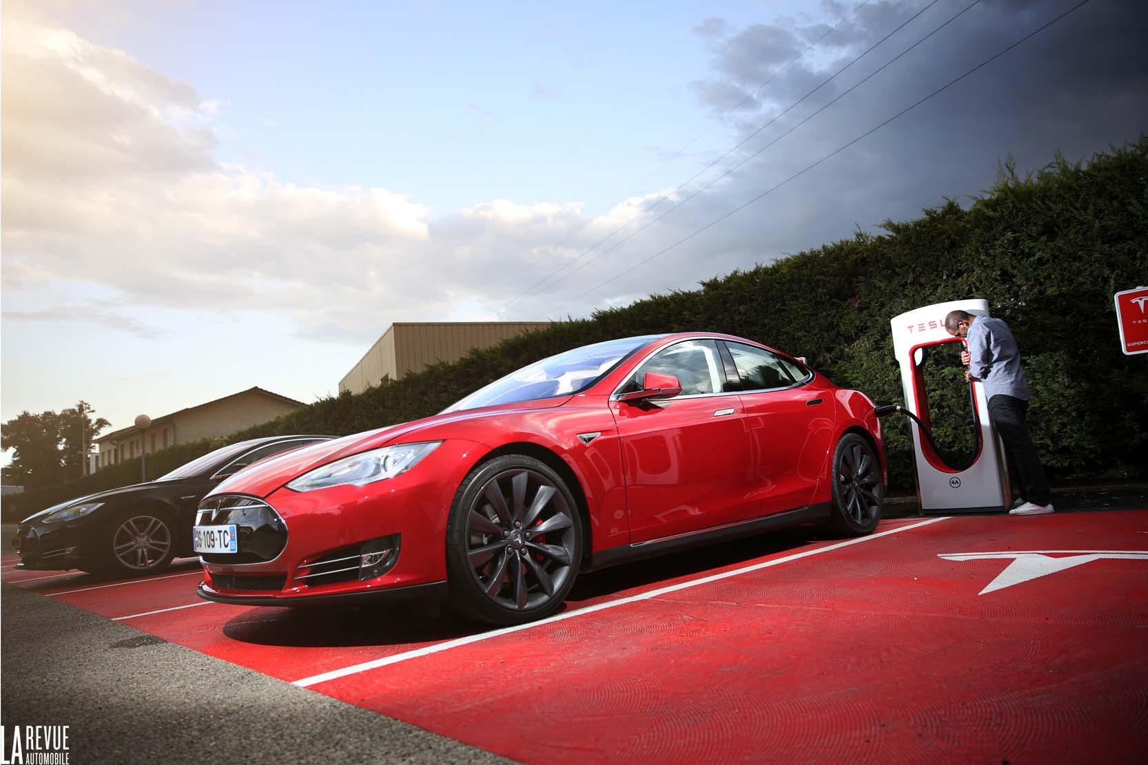 Image principale de l'actu: Tesla met fin a la gratuite des superchargers pour les nouveaux clients 