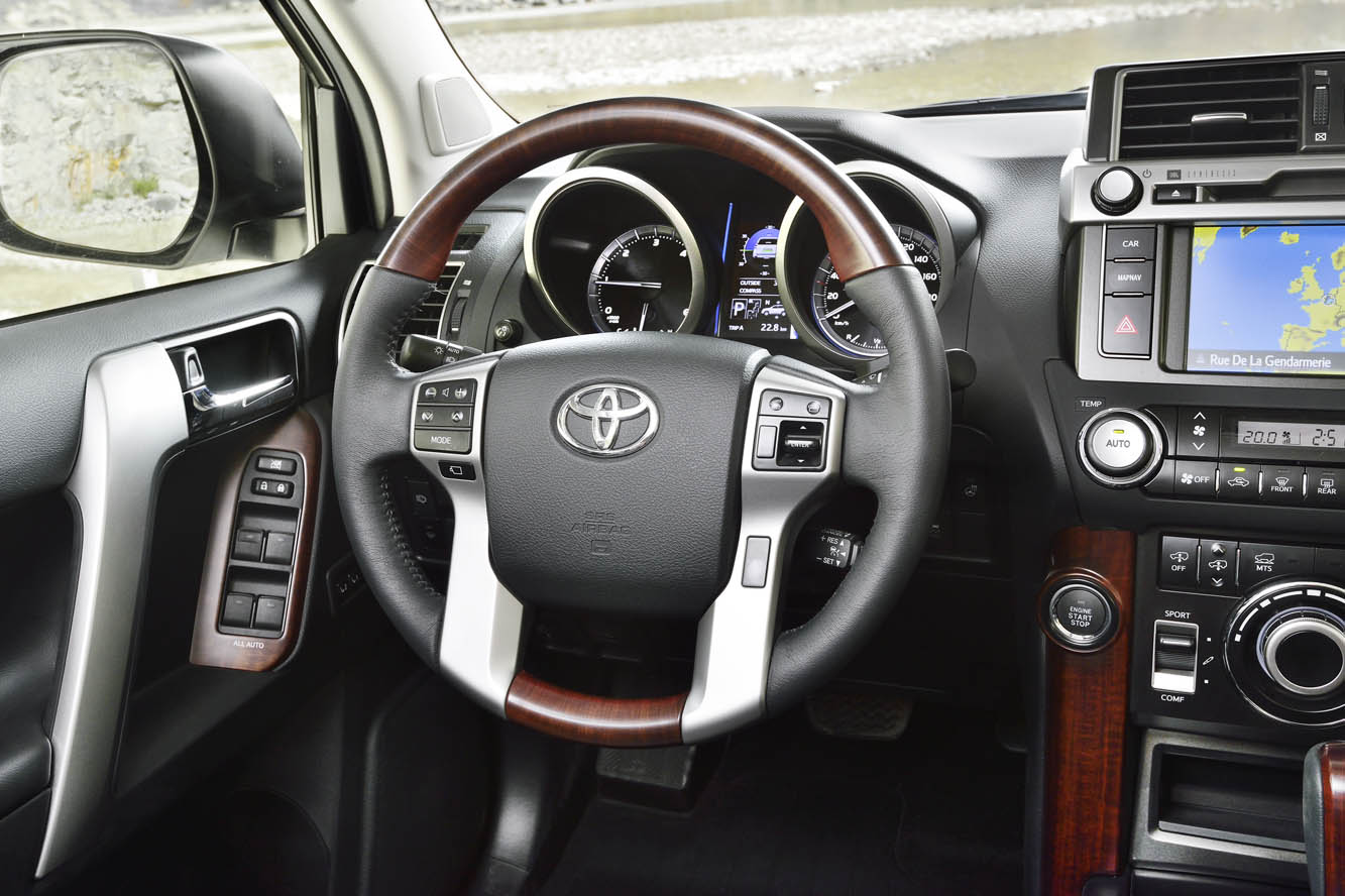 Toyota Interieur_ToyotaLandCruiser2014_27 photo en Haute Définition