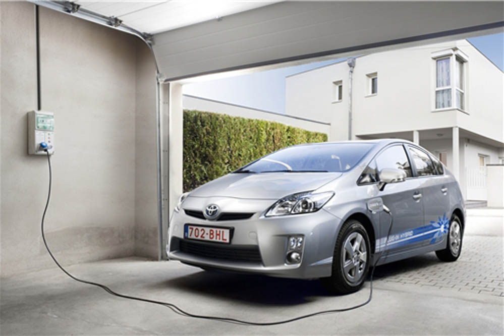 Image principale de l'actu: Toyota prius hybride et rechargeable 