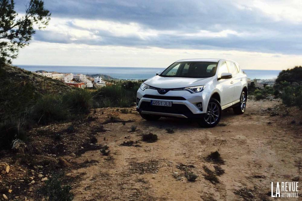 Image principale de l'actu: Essai toyota rav4 hybrid chut je roule 