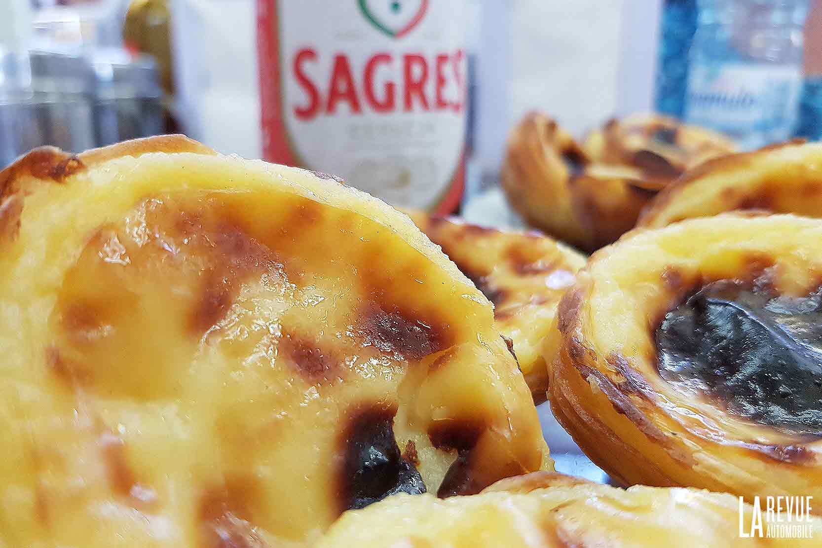 A Lisbonne il y a les fameux Pasteis de Nata