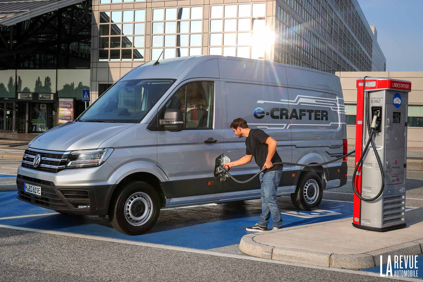 Image principale de l'actu: Essai Volkswagen e-Crafter : l'utilitaire électrique du futur