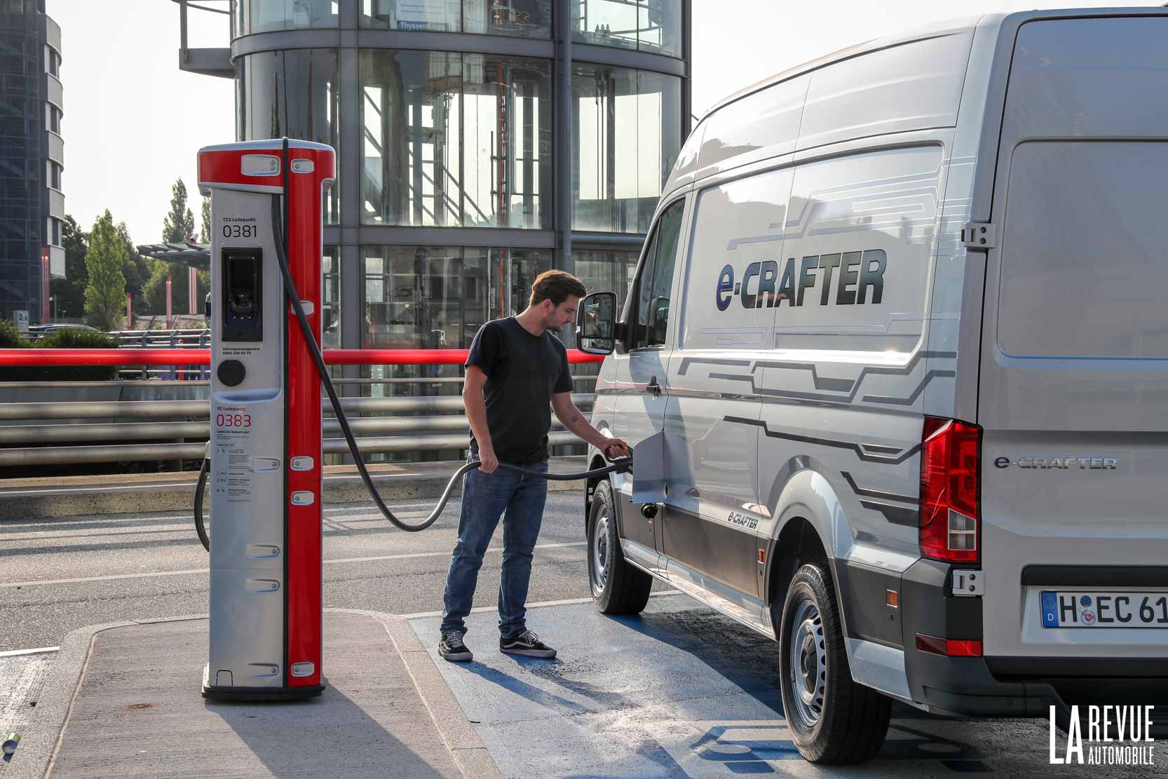 avec le VW e-Crafter, on ne passe plus à la pompe, mais à la Wall Box électrique