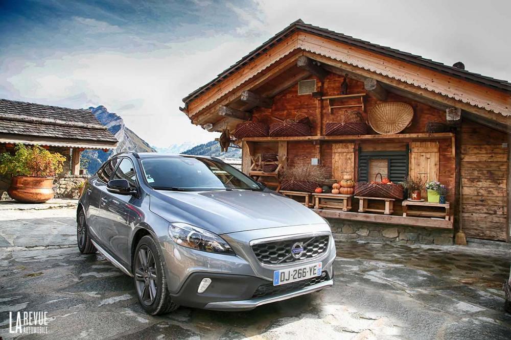 Image principale de l'actu: Essai volvo v40 cross country d4 on veyrat bien 