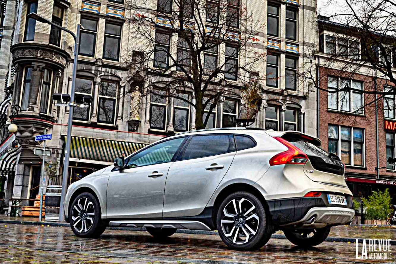 Image principale de l'actu: Essai volvo v40 cross country d4 toujours la 