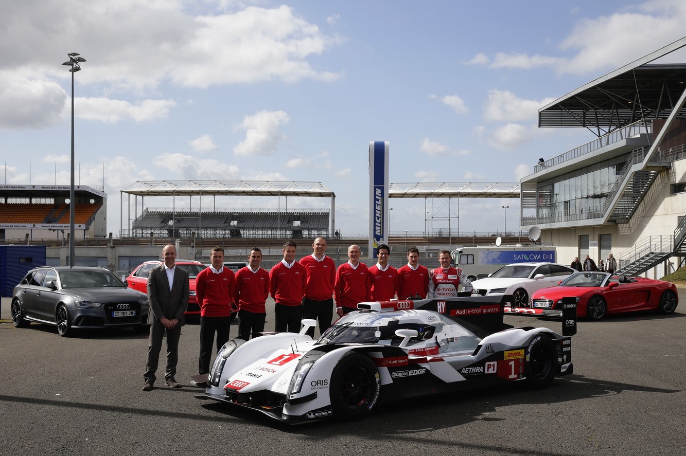 Audi fait rouler la r18 e tron quattro dans les rues du mans 