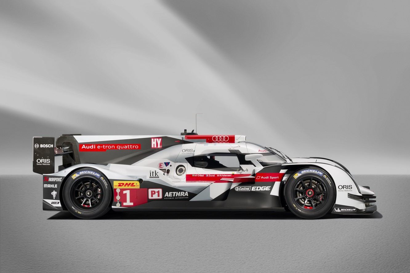 Audi fait rouler la r18 e tron quattro dans les rues du mans 