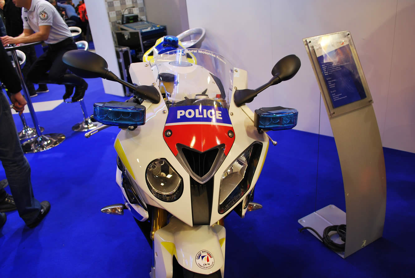 La police nationale s equipe en superbike 