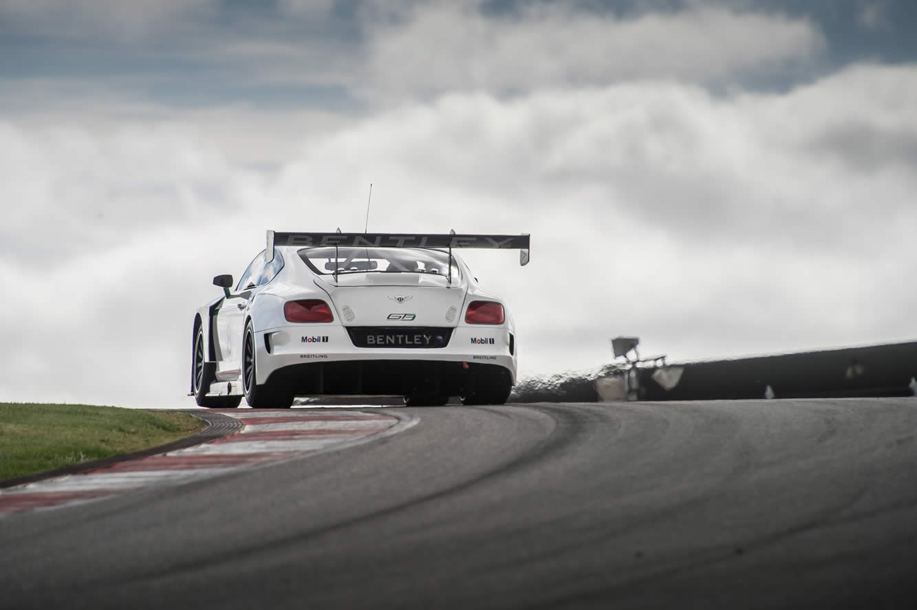 La bentley continental gt3 aux 12h d abu dhabi 