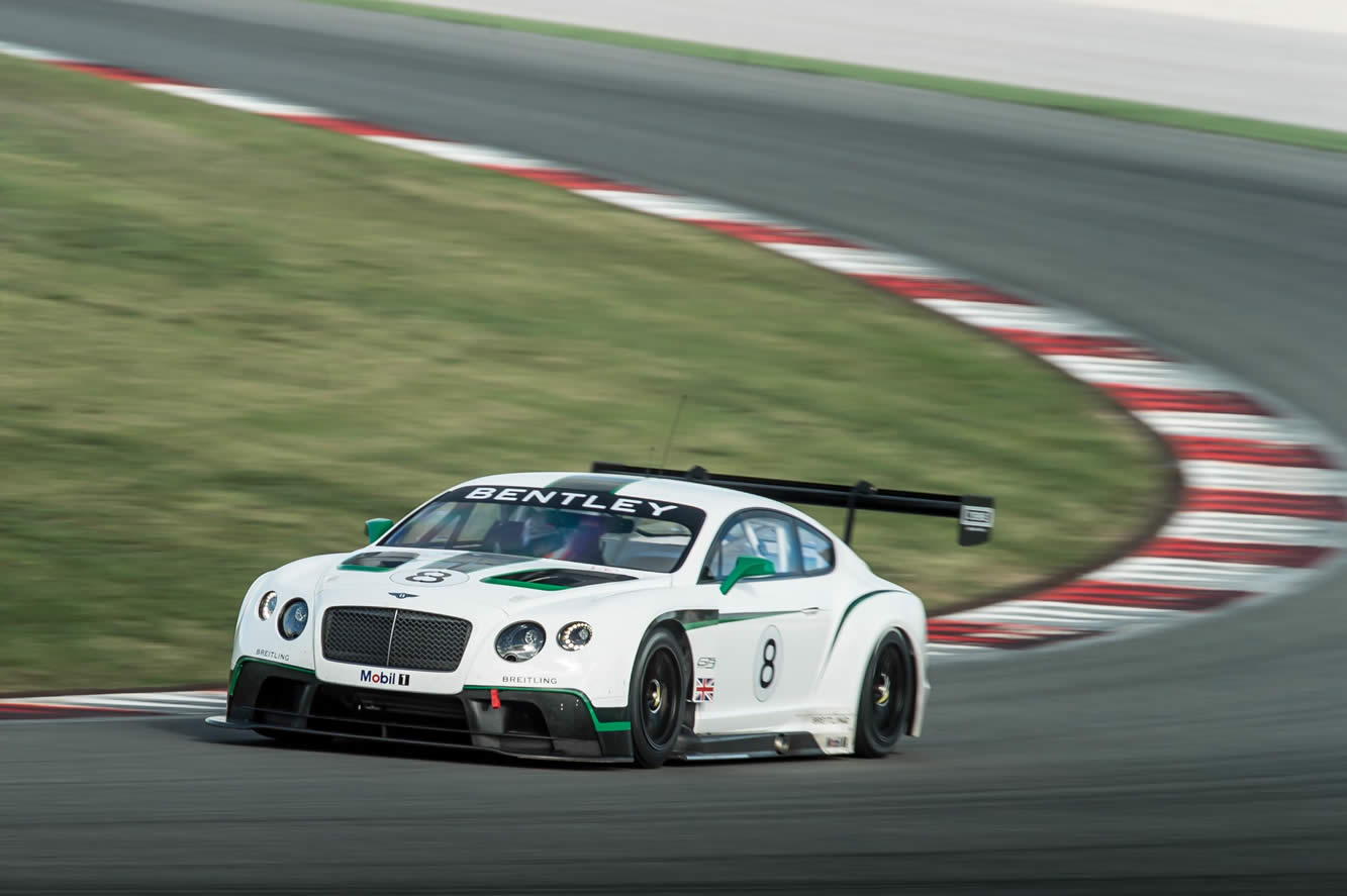 La bentley continental gt3 aux 12h d abu dhabi 