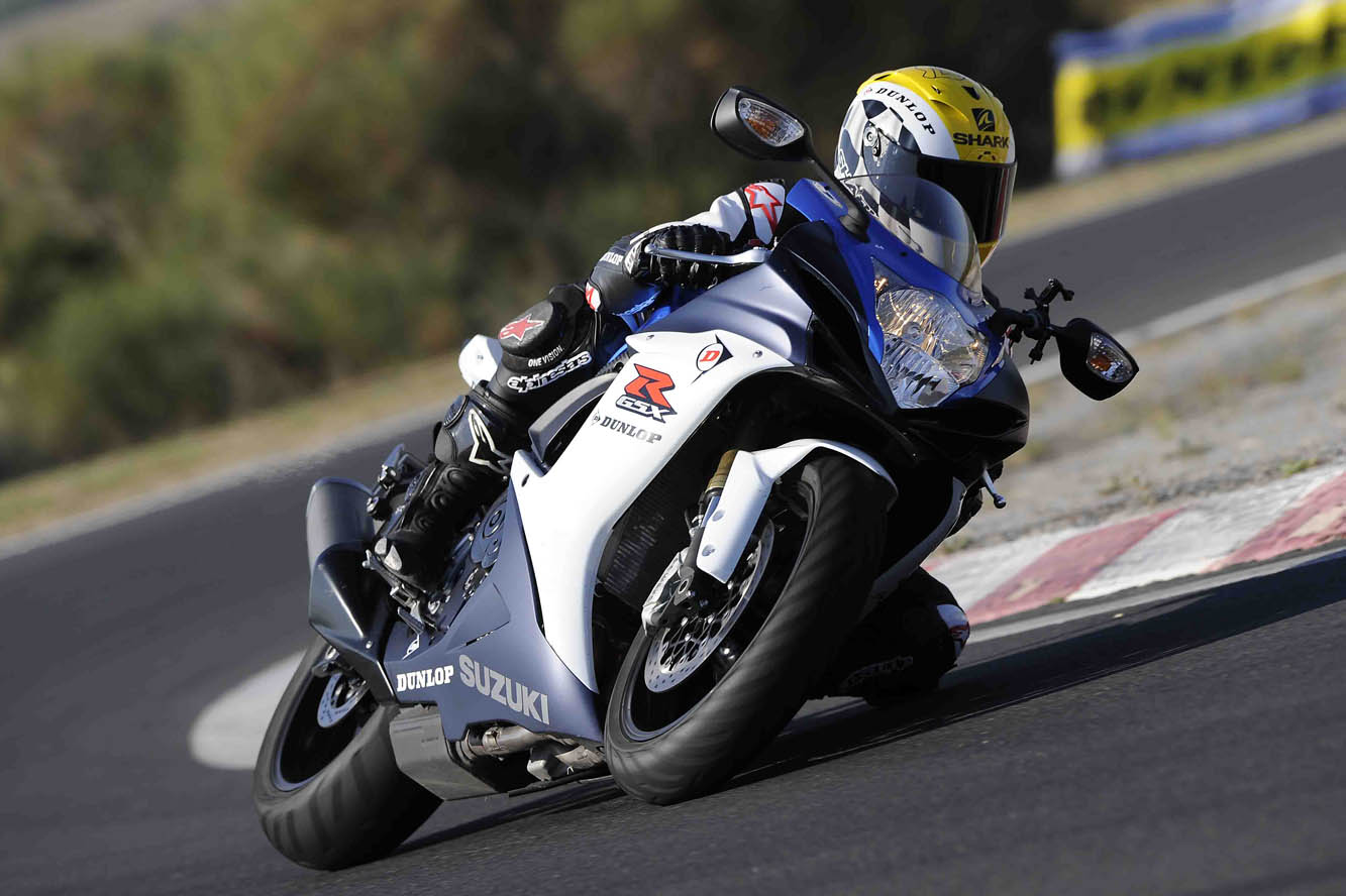 Image principale de l'actu: Dunlop roadsmart ii pneu moto sport touring 