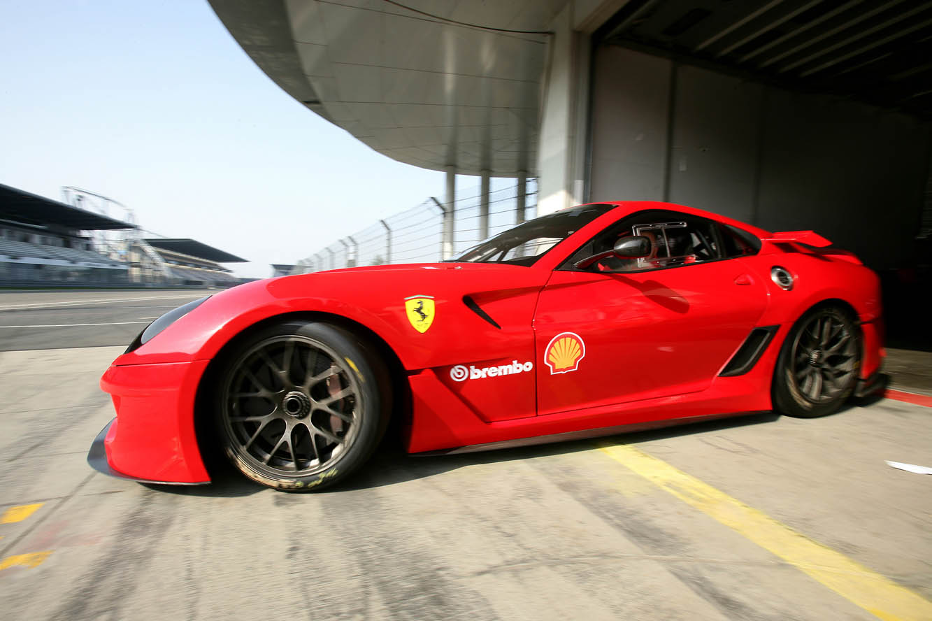 Ferrari 599xx bat le record du nurburgring 