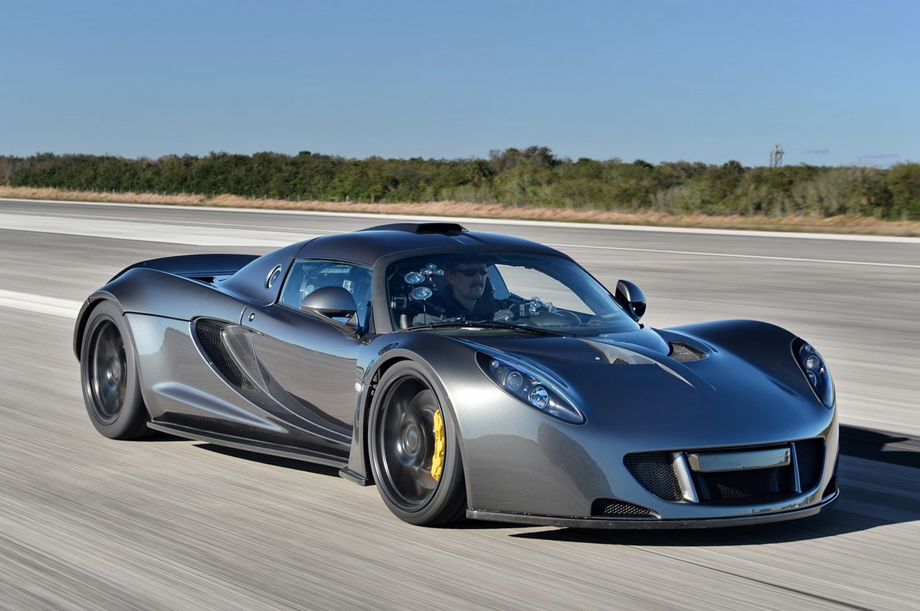 Record de vitesse la hennessey venom gt se paye la bugatti veyron 