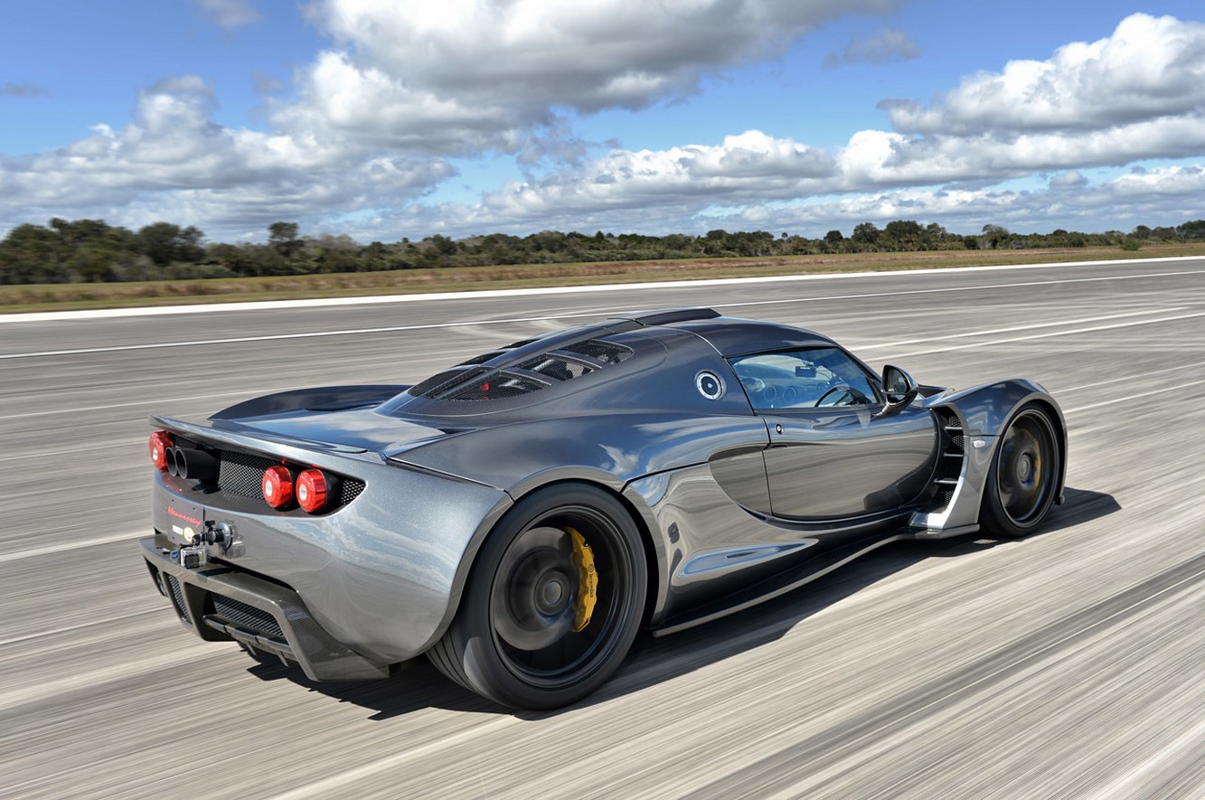 Record de vitesse la hennessey venom gt se paye la bugatti veyron 