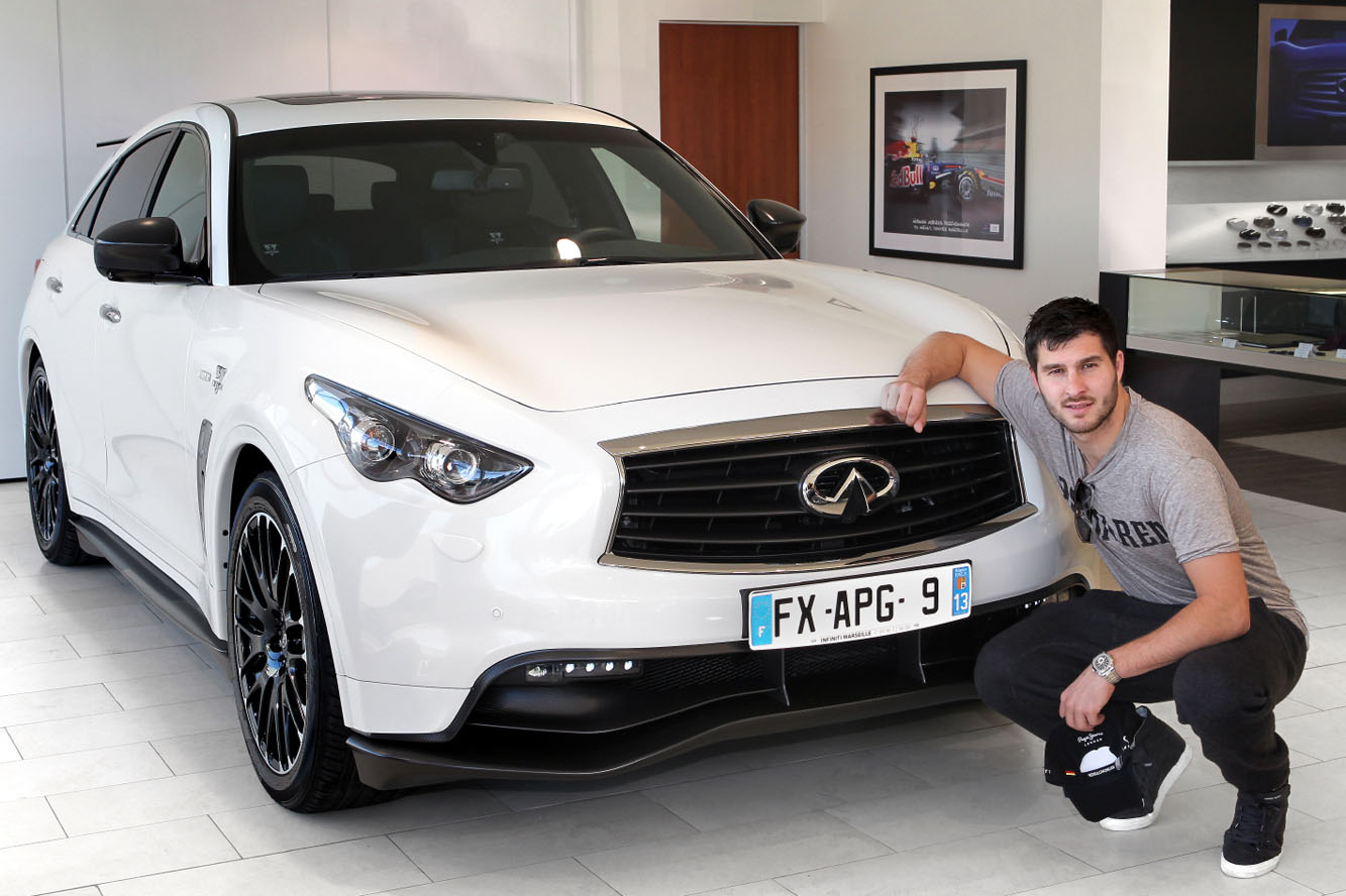 Andre pierre gigniac s offre une infiniti fx sebastian vettel 