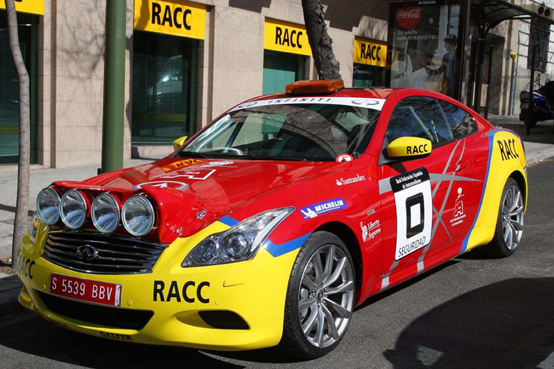 Une infiniti g37 coupe comme voiture de securite 