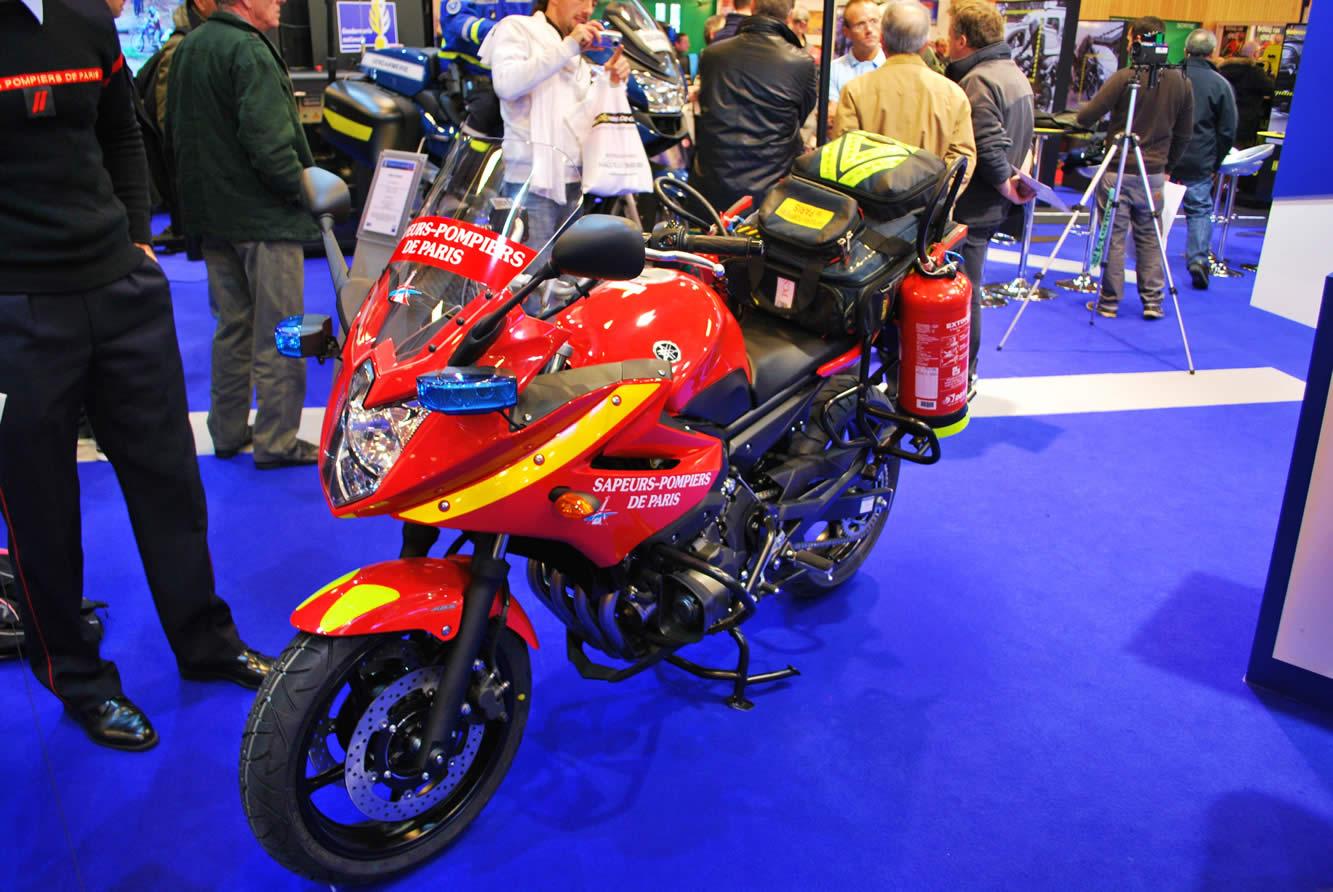 Les pompiers de paris vont rouler en yamaha xj6 diversion 