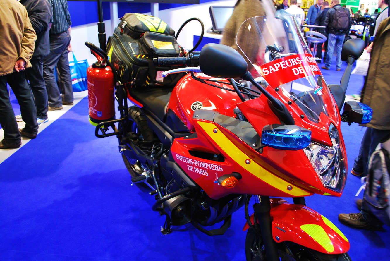 Les pompiers de paris vont rouler en yamaha xj6 diversion 