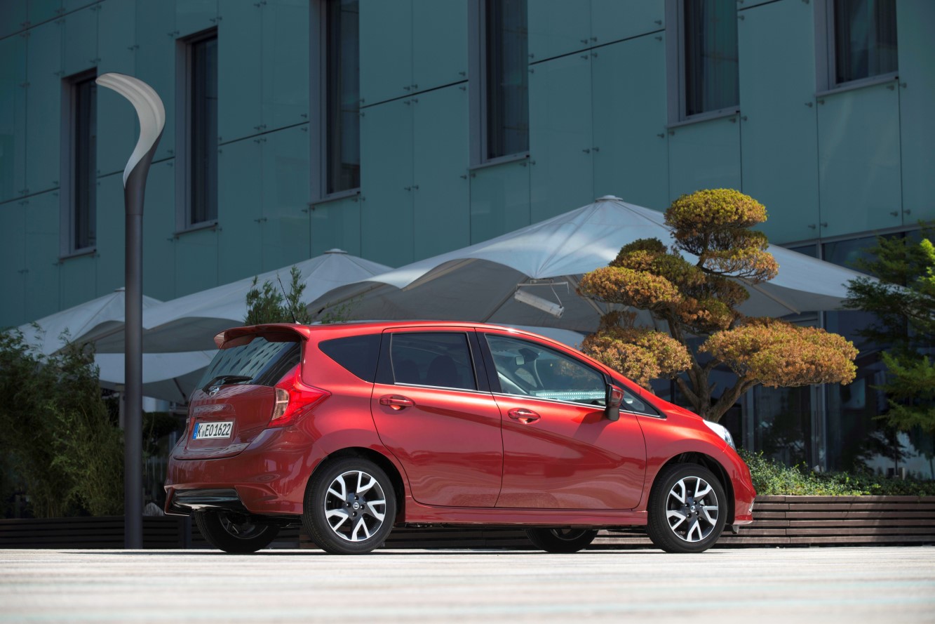 Serie speciale nissan note black line 