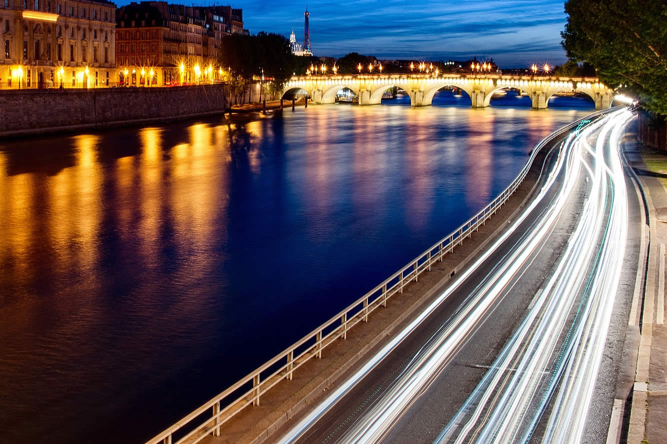 Une course moto sur le peripherique parisien 