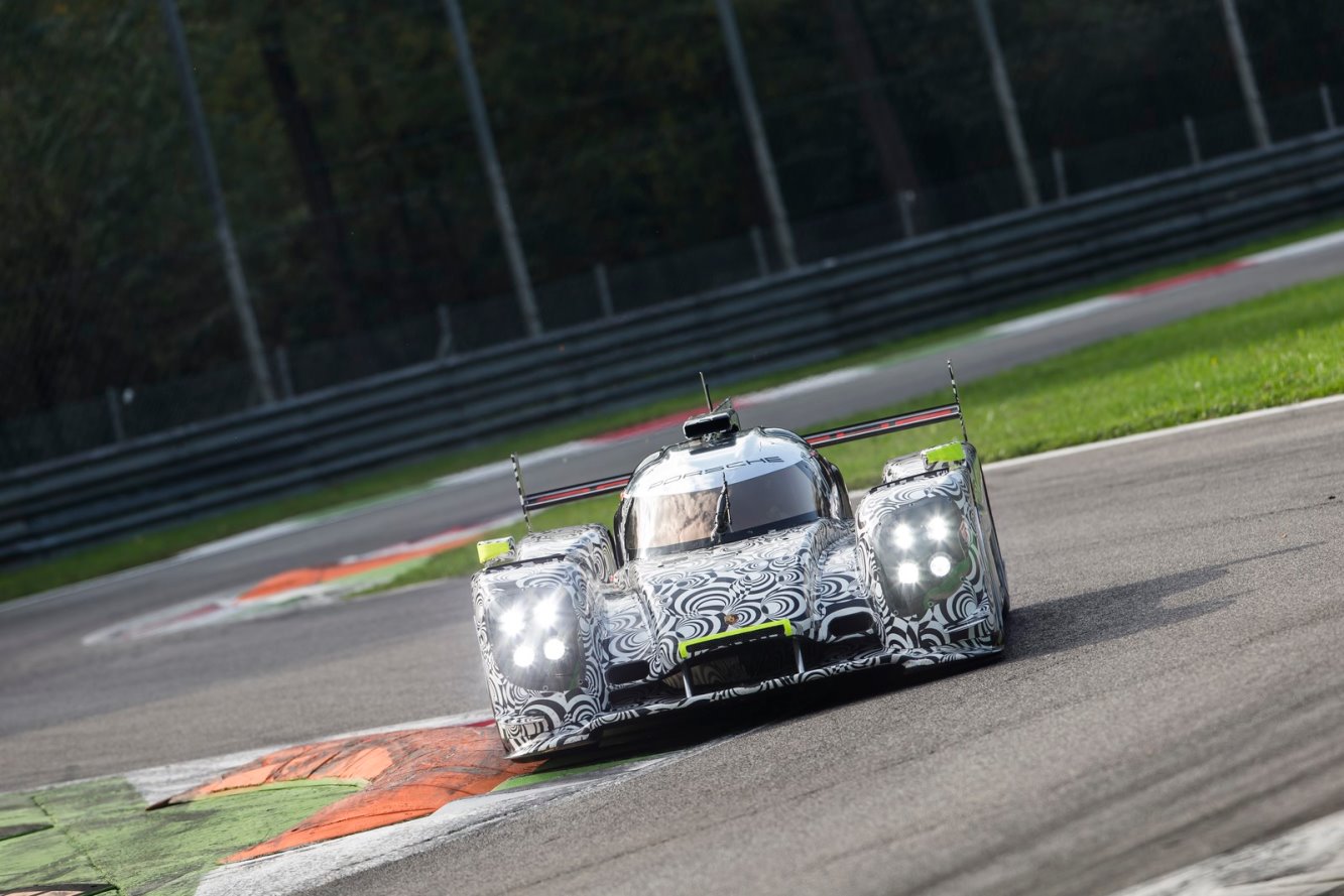 Porsche 919 hybrid avec un v4 sous le capot 