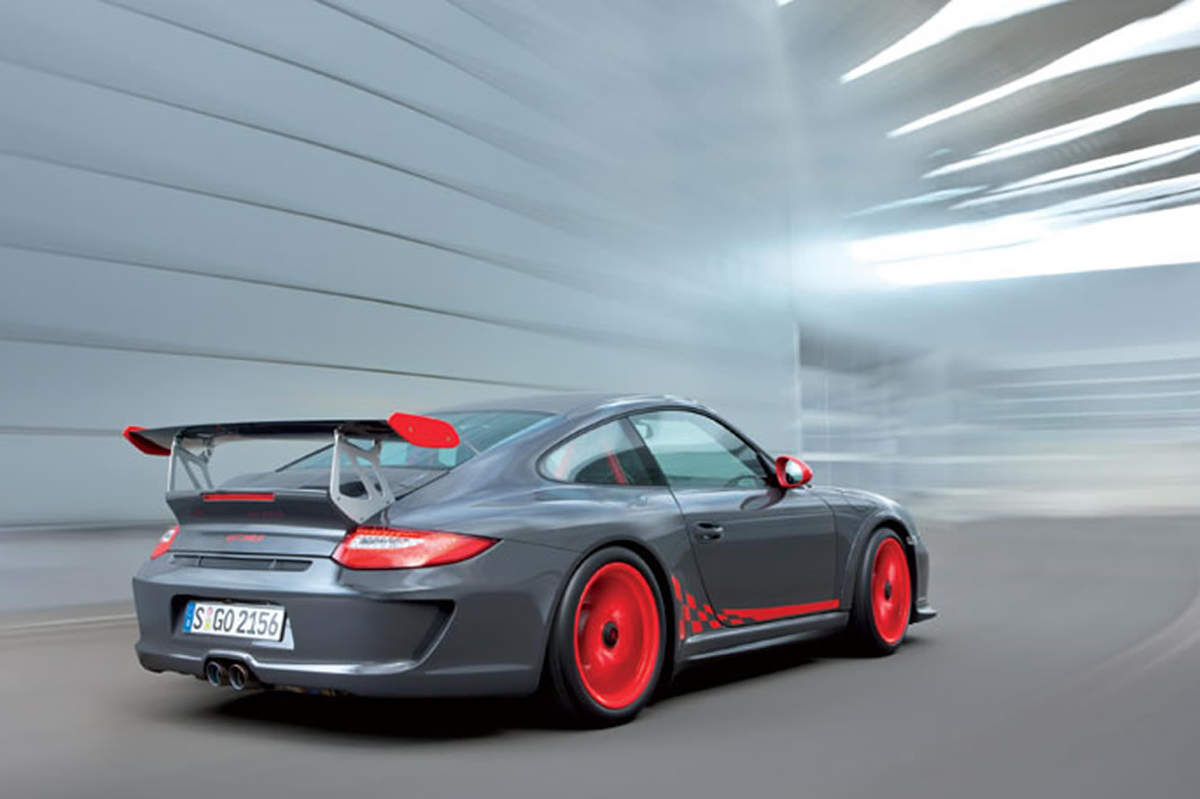 La nouvelle 911 gt3 rs sur la ligne de depart 