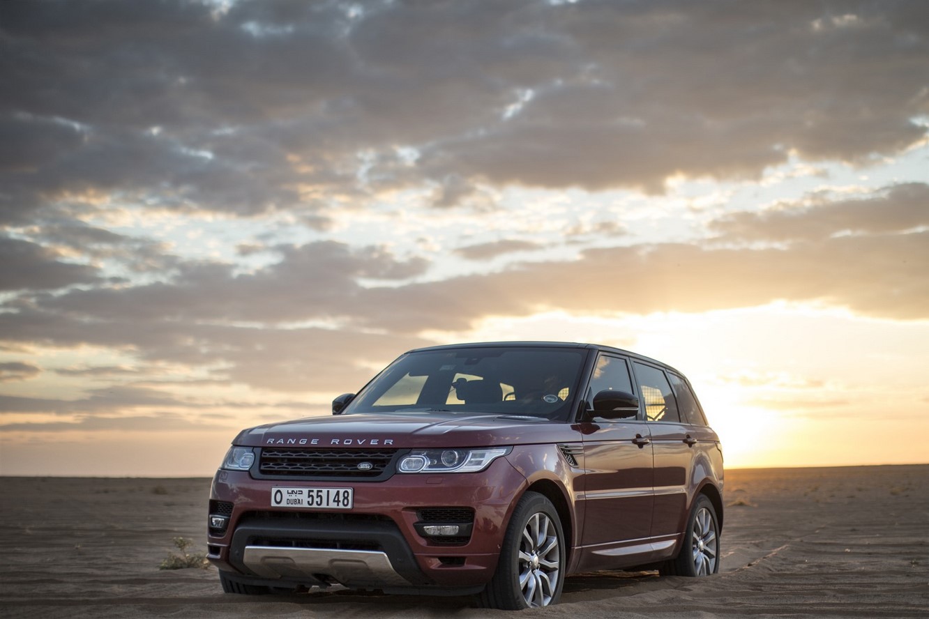 Le range rover sport elu roi du desert 