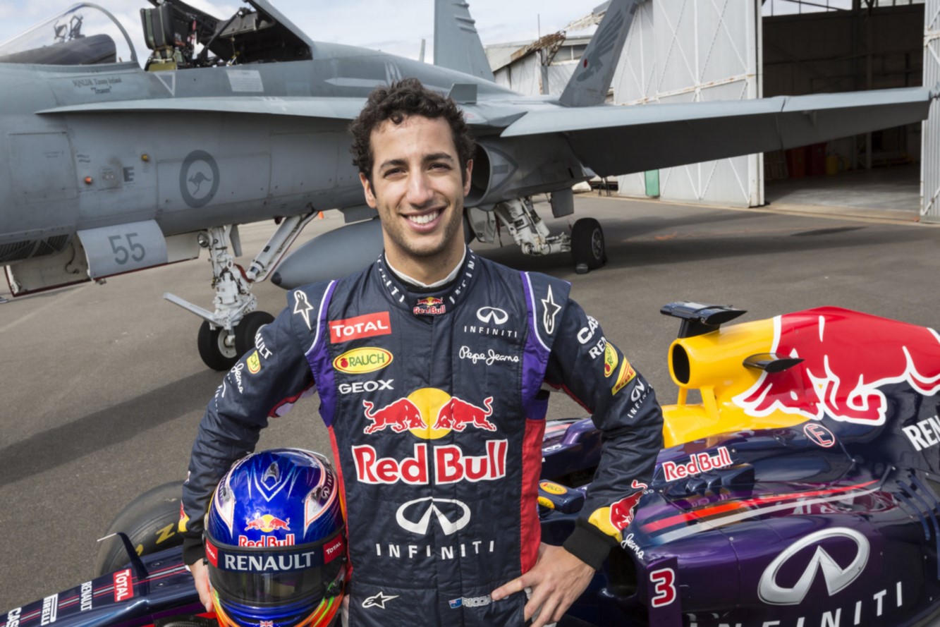 Duel entre une red bull et un avion de chasse 