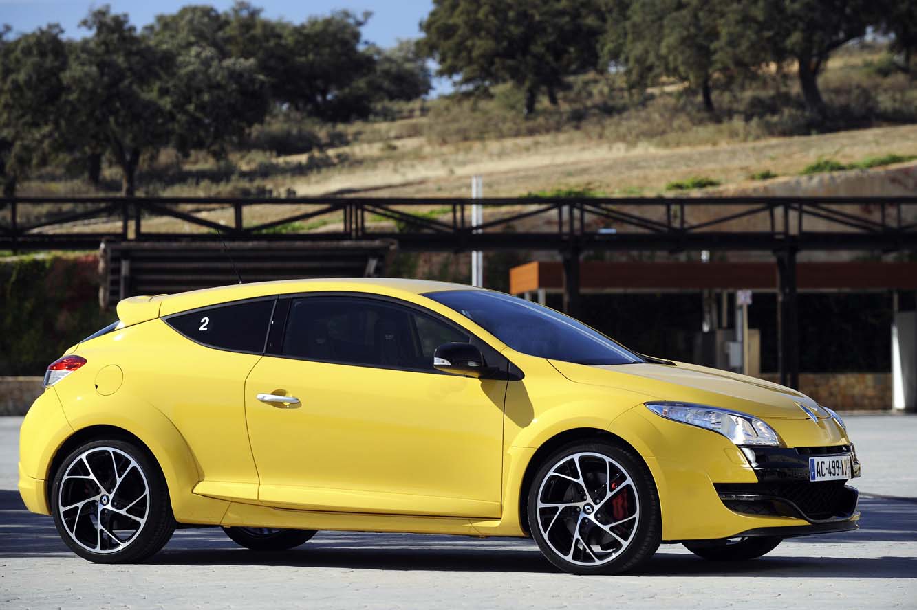 Des megane rs pour les gendarmes 