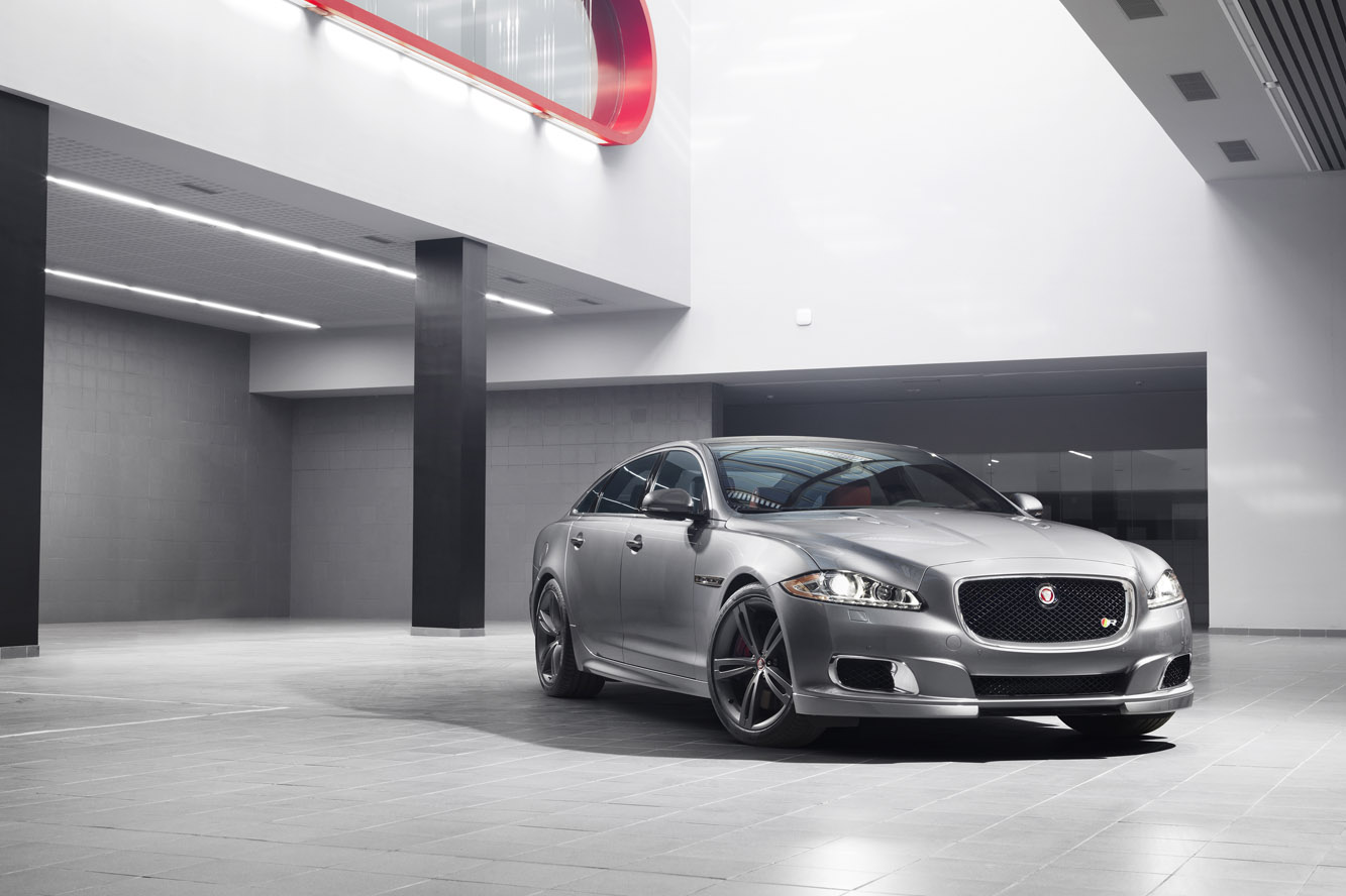 Jaguar xjr en avant premiere a new york 