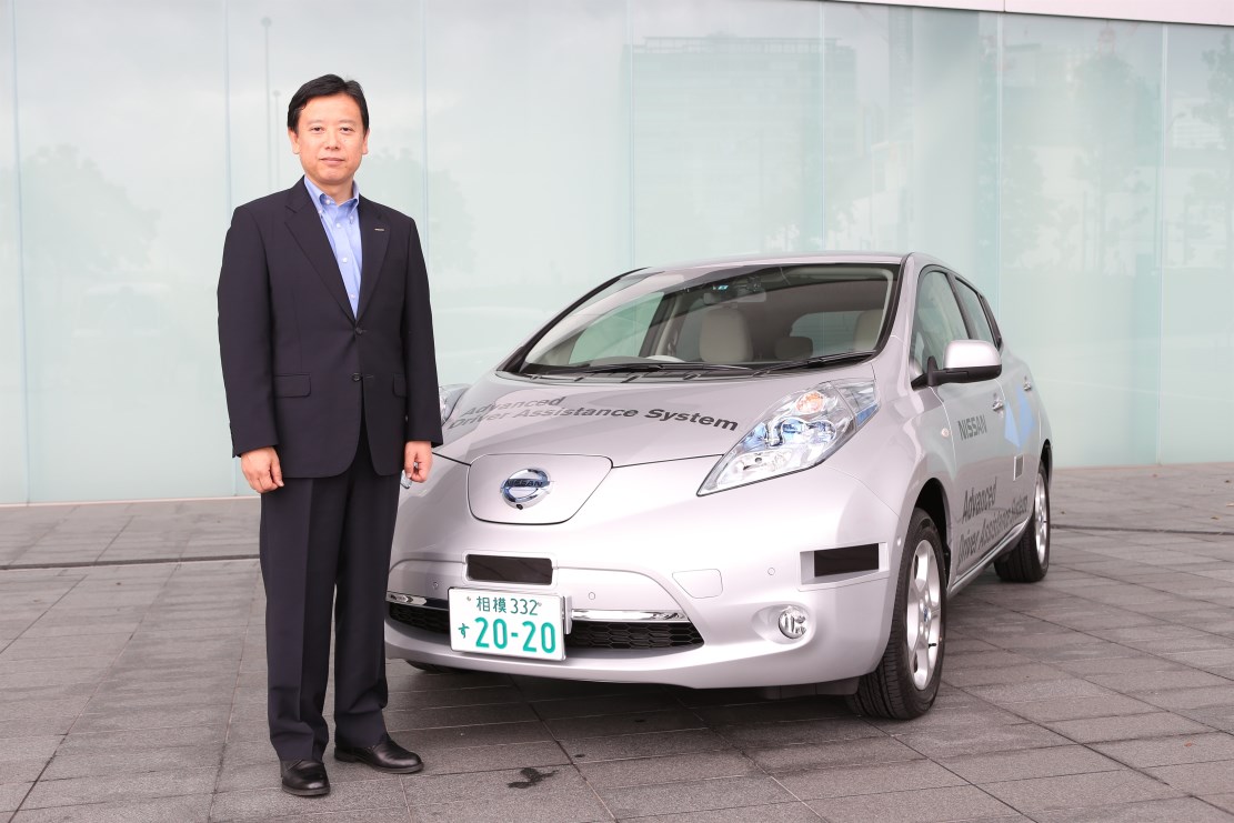 Une nissan leaf sans conducteur sur les routes japonaises 