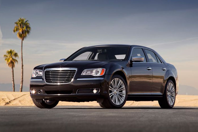 Chrysler 300c ou lancia thesis 