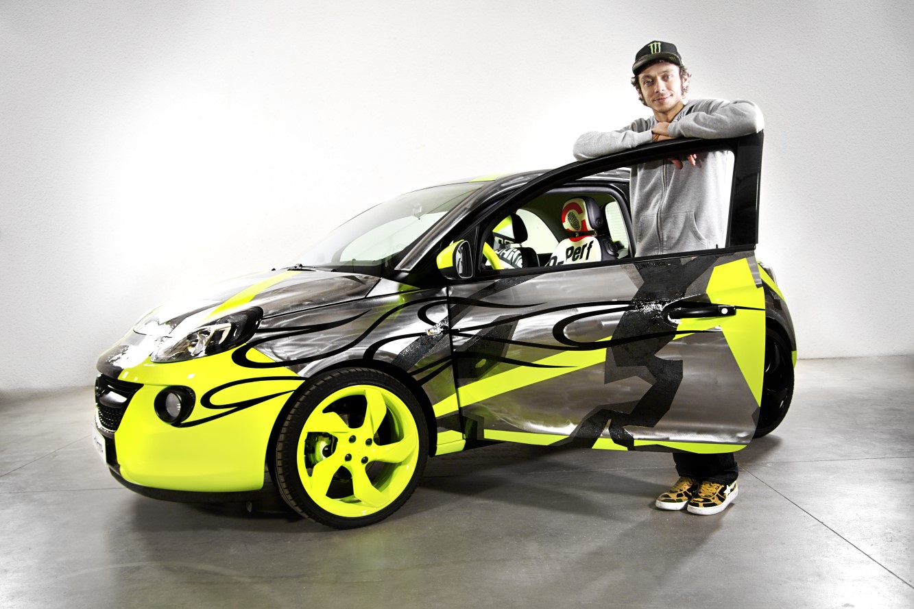 Image principale de l'actu: Une opel adam personnalisee par valentino rossi aux encheres sur ebay 