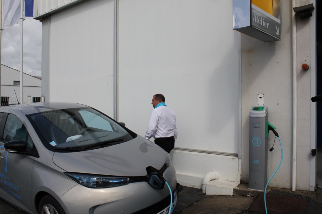 Recharge electrique renault offre une heure par jour dans son reseau 