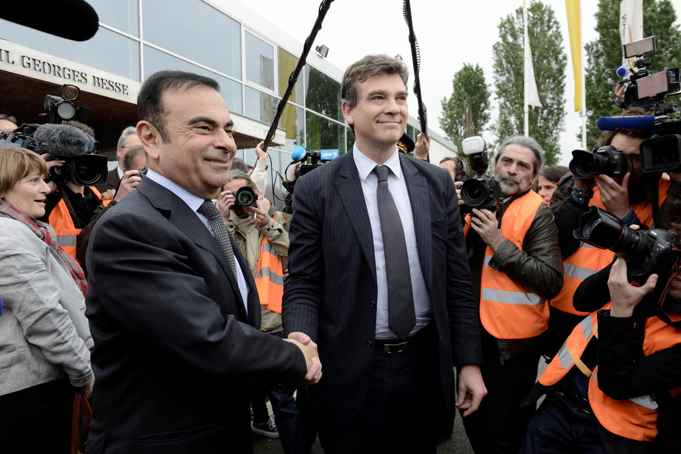 Arnaud montebourg visite l usine renault de flins 